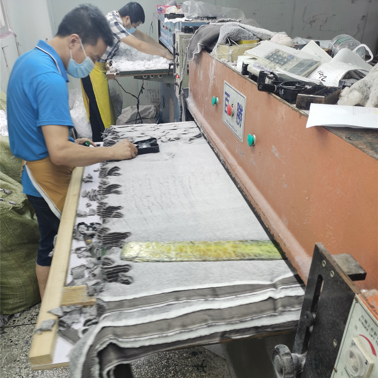 1661916835116373.jpg 玩具廠裁床